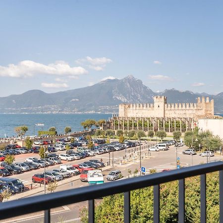 Hotel Al Castello Torri Del Benaco Exterior photo