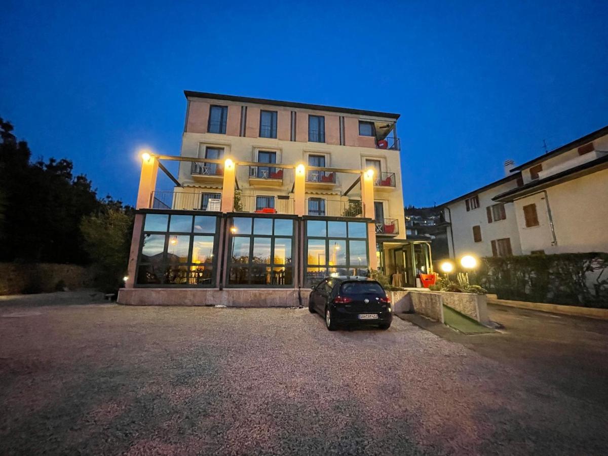 Hotel Al Castello Torri Del Benaco Exterior photo