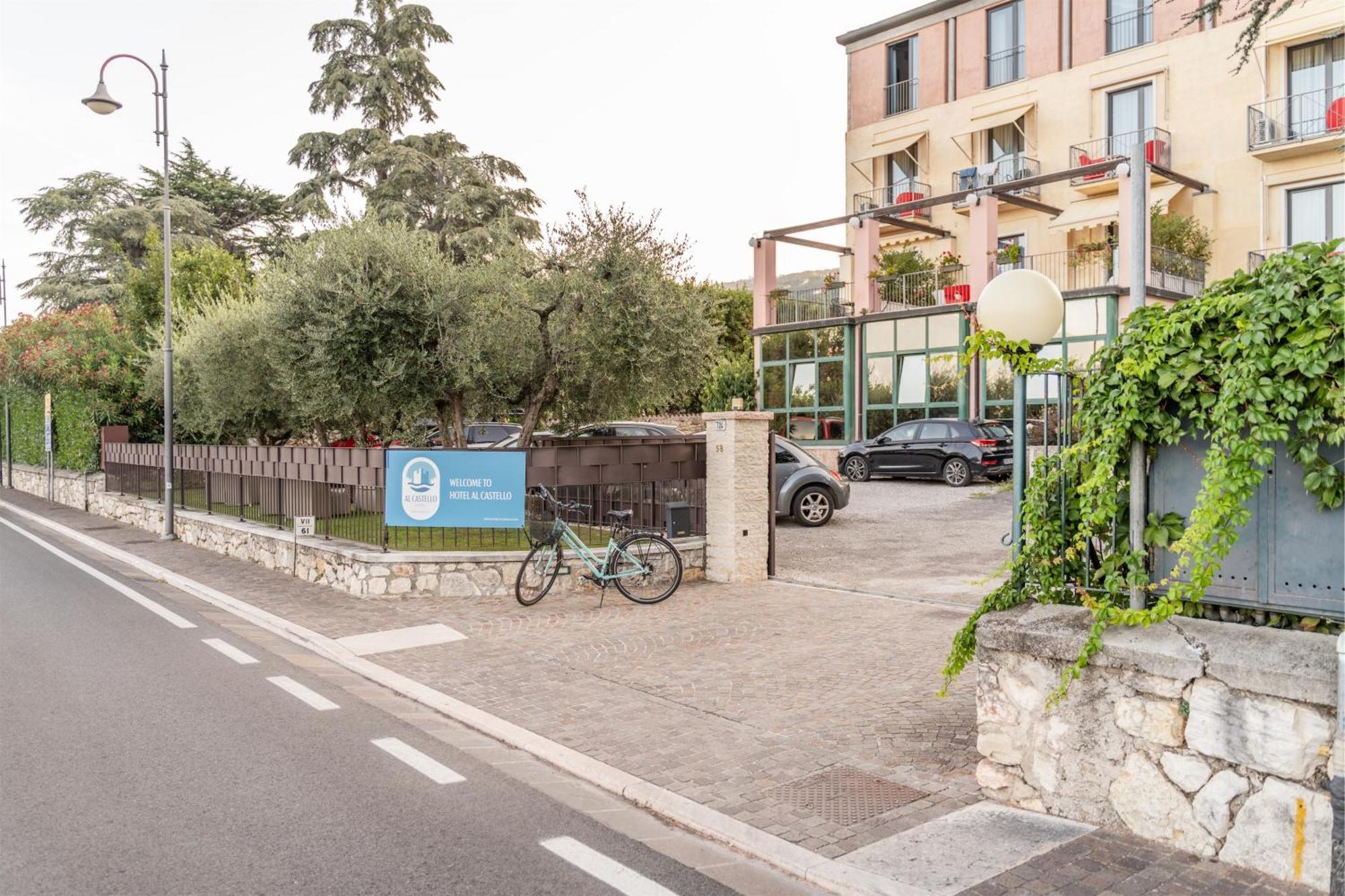 Hotel Al Castello Torri Del Benaco Exterior photo