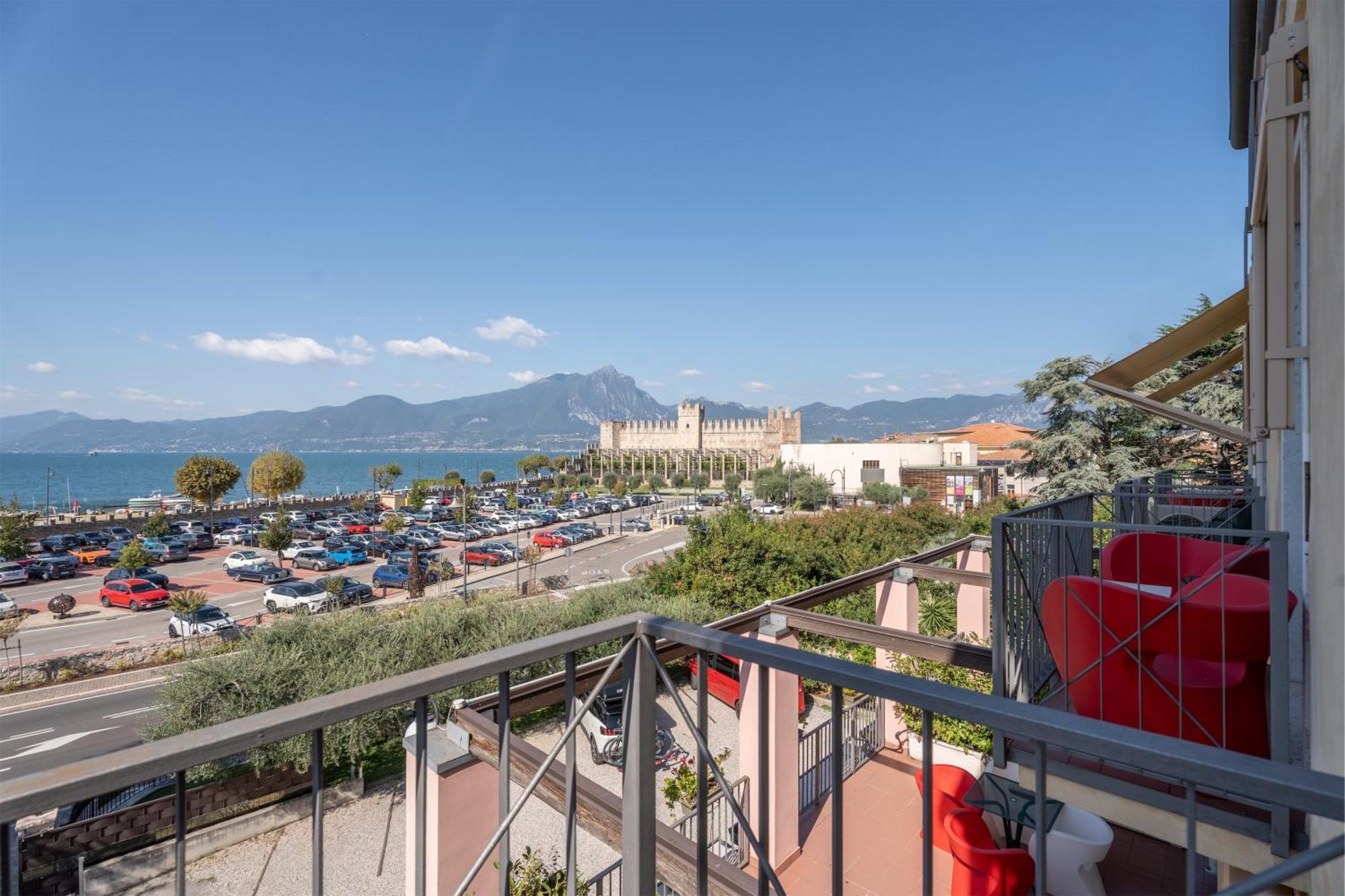 Hotel Al Castello Torri Del Benaco Exterior photo