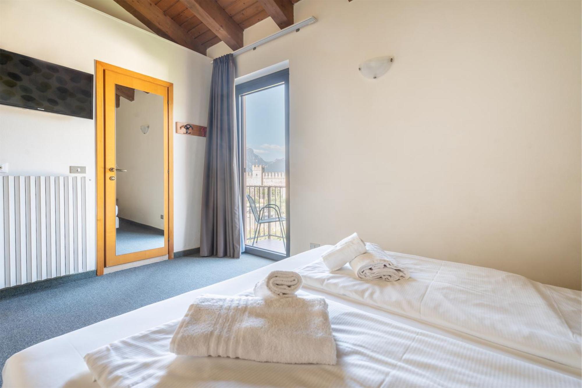 Hotel Al Castello Torri Del Benaco Exterior photo