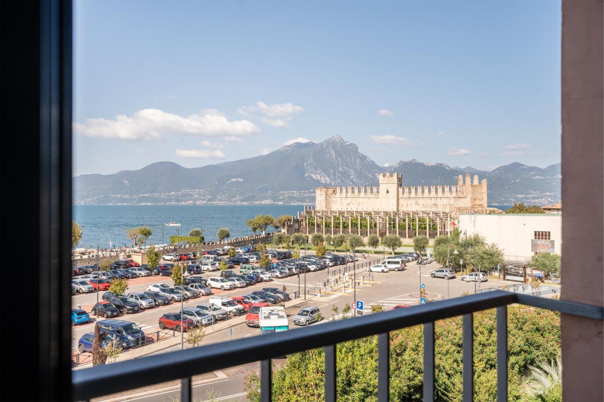 Hotel Al Castello Torri Del Benaco Exterior photo