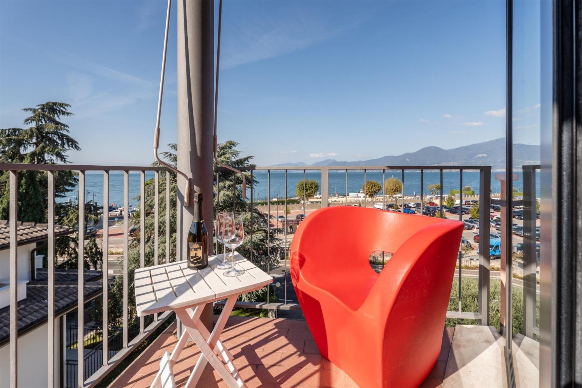 Hotel Al Castello Torri Del Benaco Exterior photo